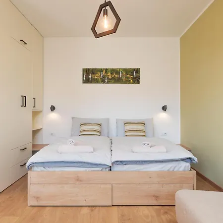 Apartment Am Mit Pool Sirmione